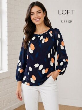 LOFT women petite printed  Navy white dressy Blouse/size SP